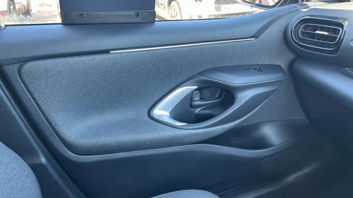 2021-toyota-yaris-15-vvt-i-design-big-36