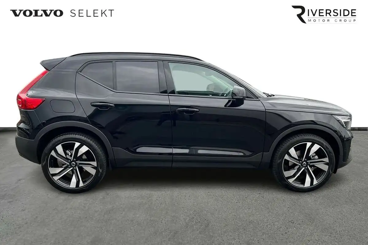2024-volvo-xc40-20-b3-ultra-bright-big-3
