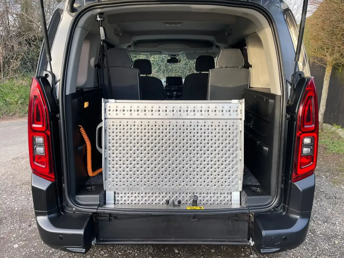 2020-citroen-berlingo-15bluehdi-feel-m-size-100ps-big-4