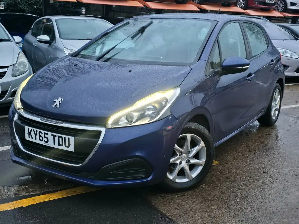 2015-peugeot-208-12-puretech-active-5d-big-11