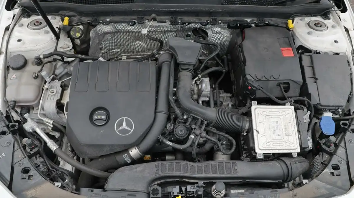 2020-mercedes-benz-cla-13-cla-180-amg-line-premium-plus-coupe-4d-big-19