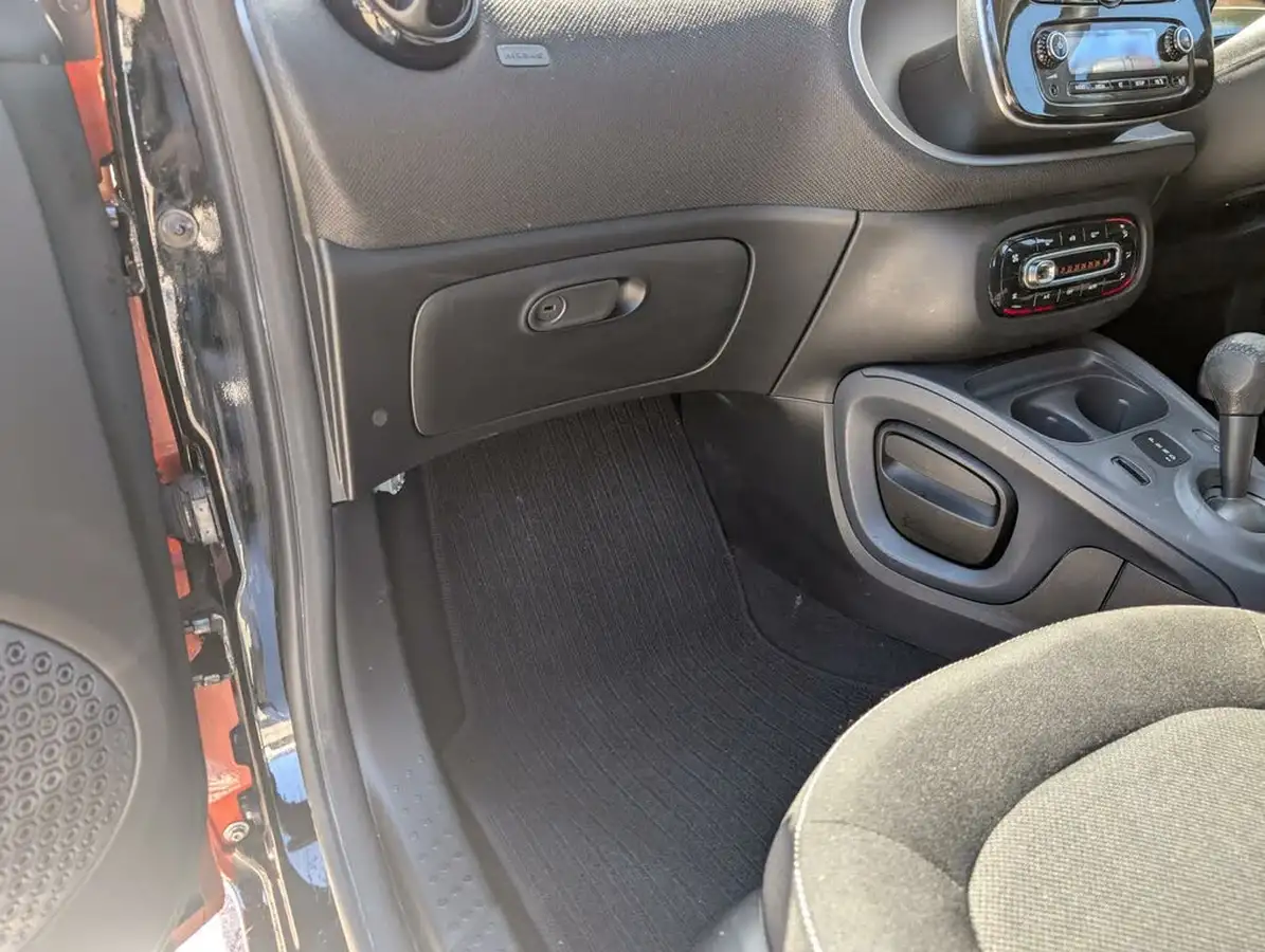 2017-smart-fortwo-10-passion-71bhp-ss-coupe-twinamic-big-20