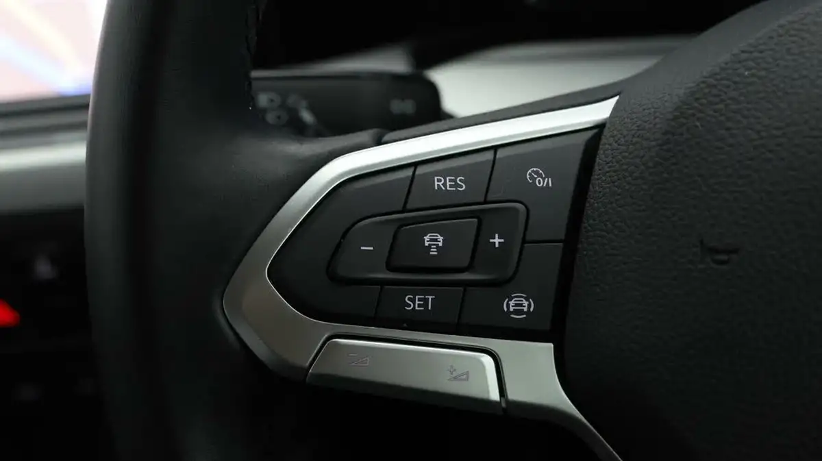 2021-volkswagen-golf-15-tsi-life-130ps-hatchback-big-20