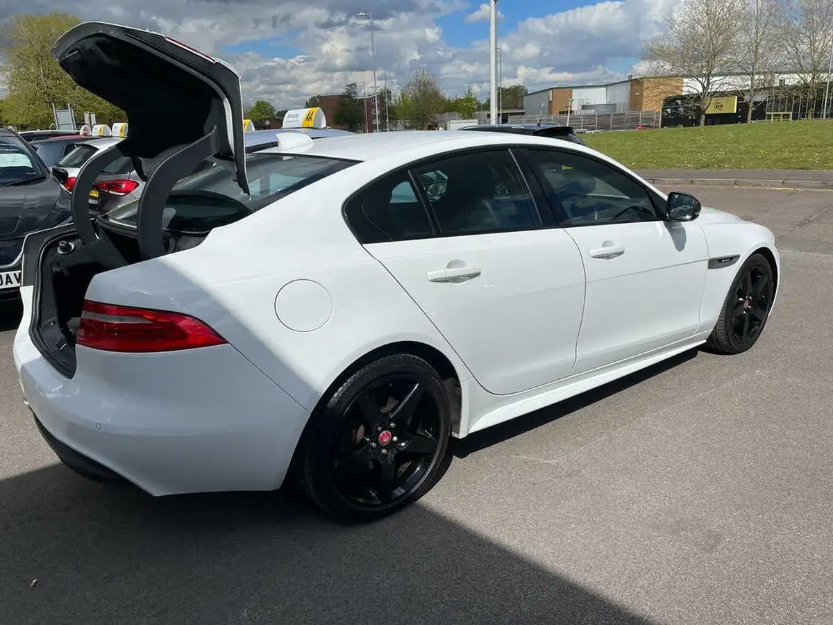 2016-jaguar-xe-20d-r-sport-180ps-auto-big-10