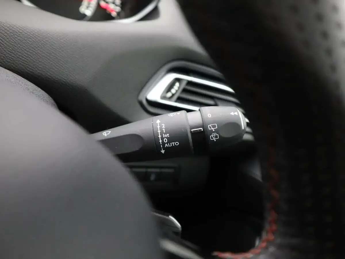 2019-peugeot-308-12-puretech-gt-line-big-24
