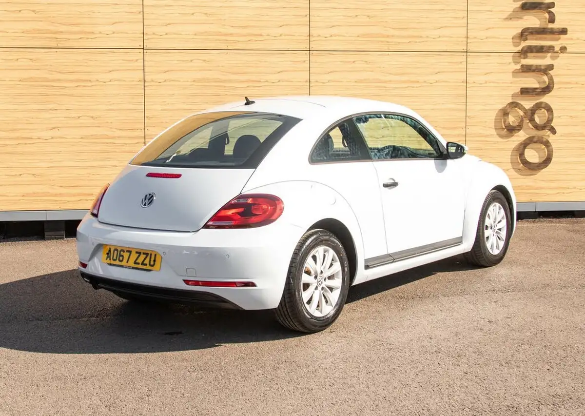 2018-volkswagen-beetle-12-tsi-base-hatchback-3d-big-2