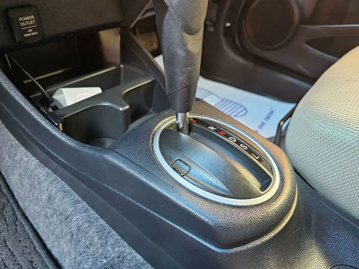 2012-honda-jazz-big-20
