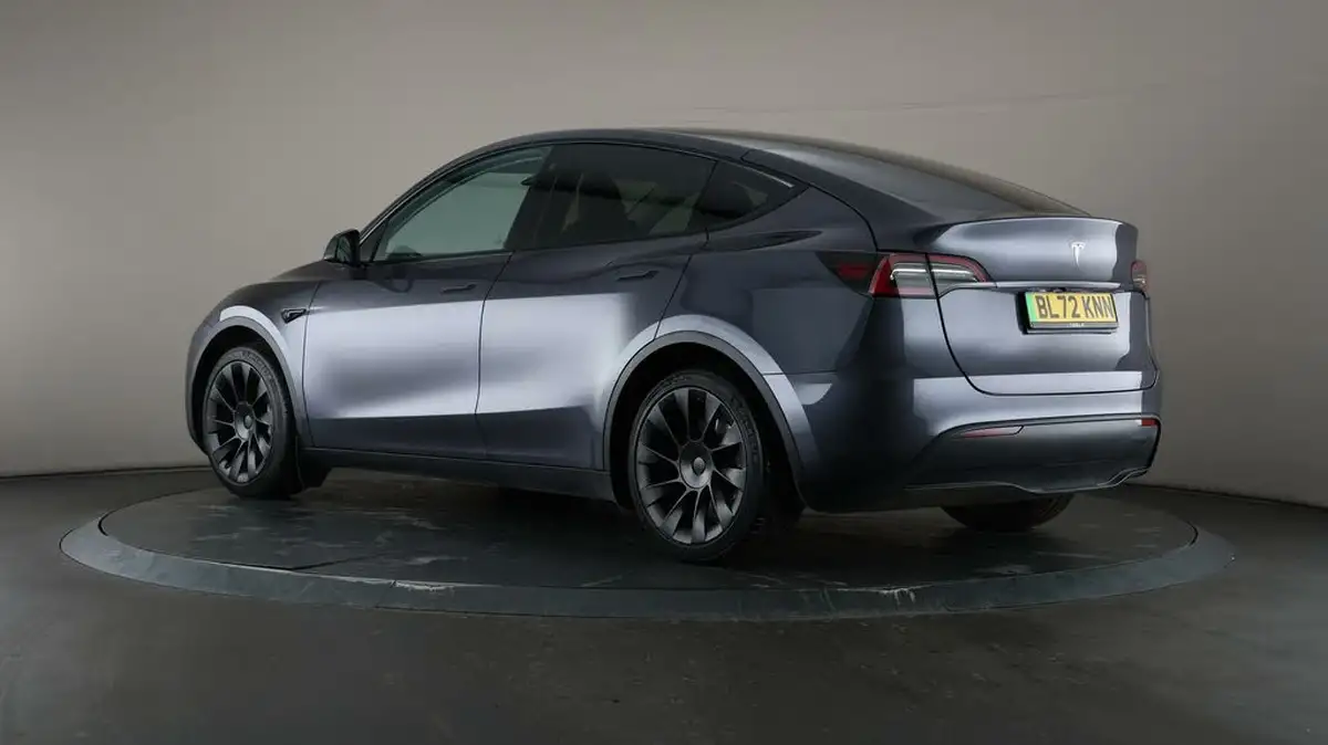 2022-tesla-model-y-e-rwd-big-5