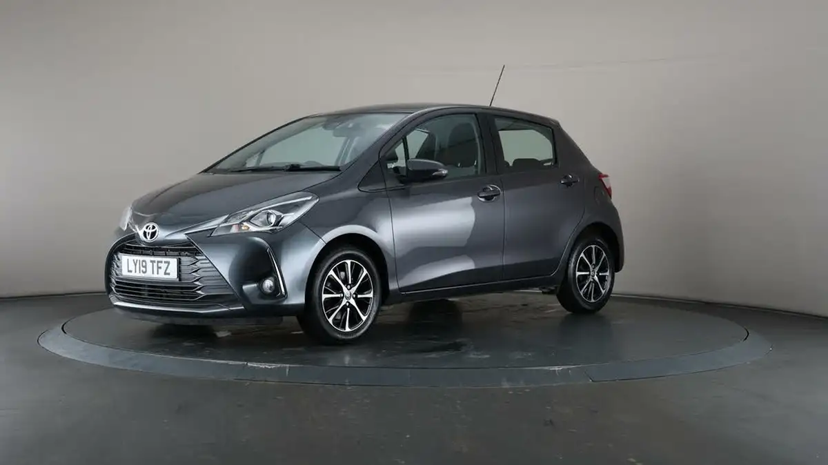 2019-toyota-yaris-15-vvt-i-icon-tech-111bhp-1496cc-big-32