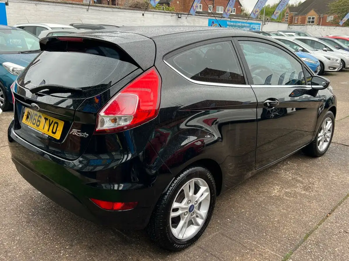 2016-ford-fiesta-125-zetec-3d-big-9
