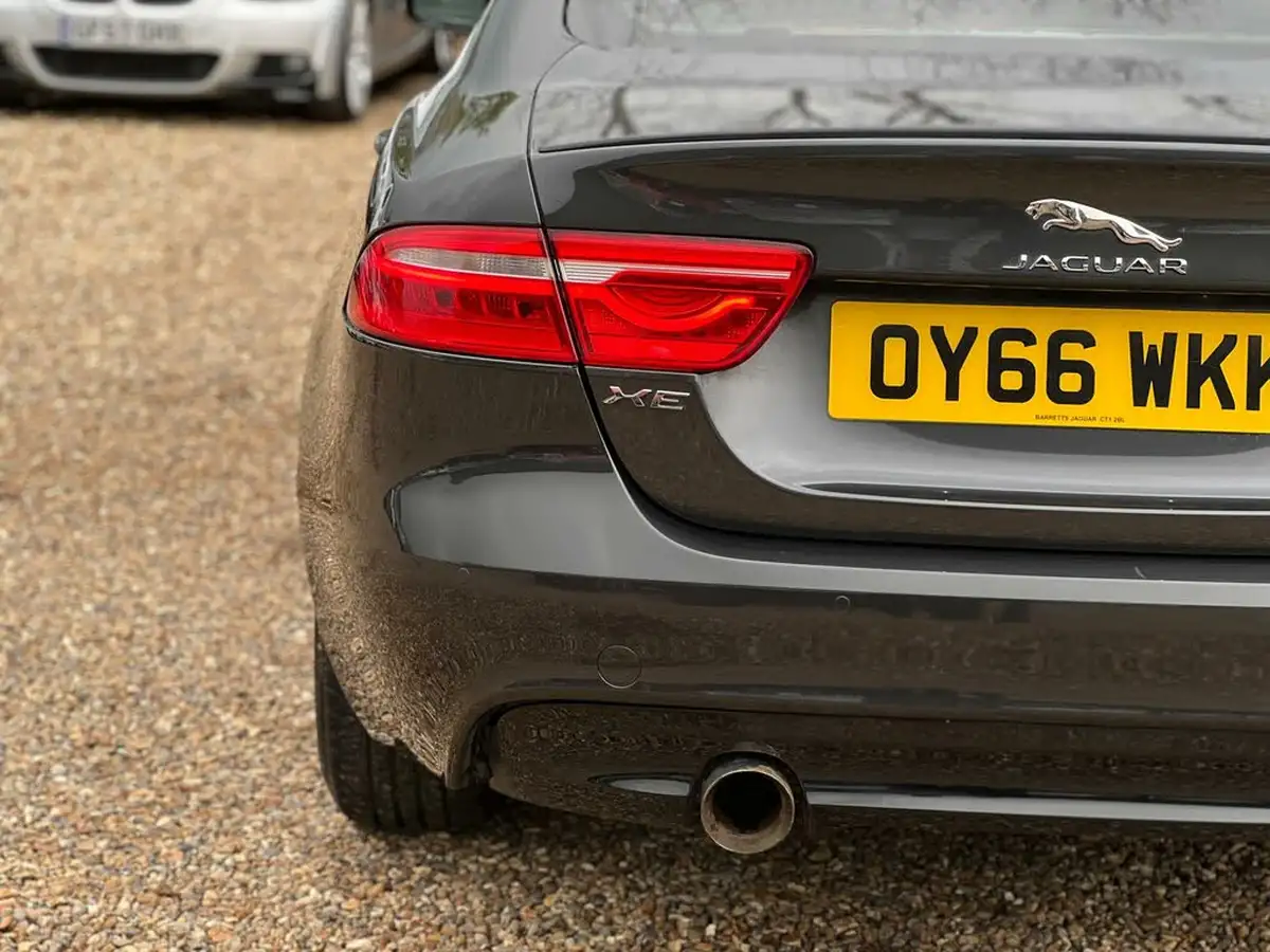 2016-jaguar-xe-30i-v6-sc-s-big-11