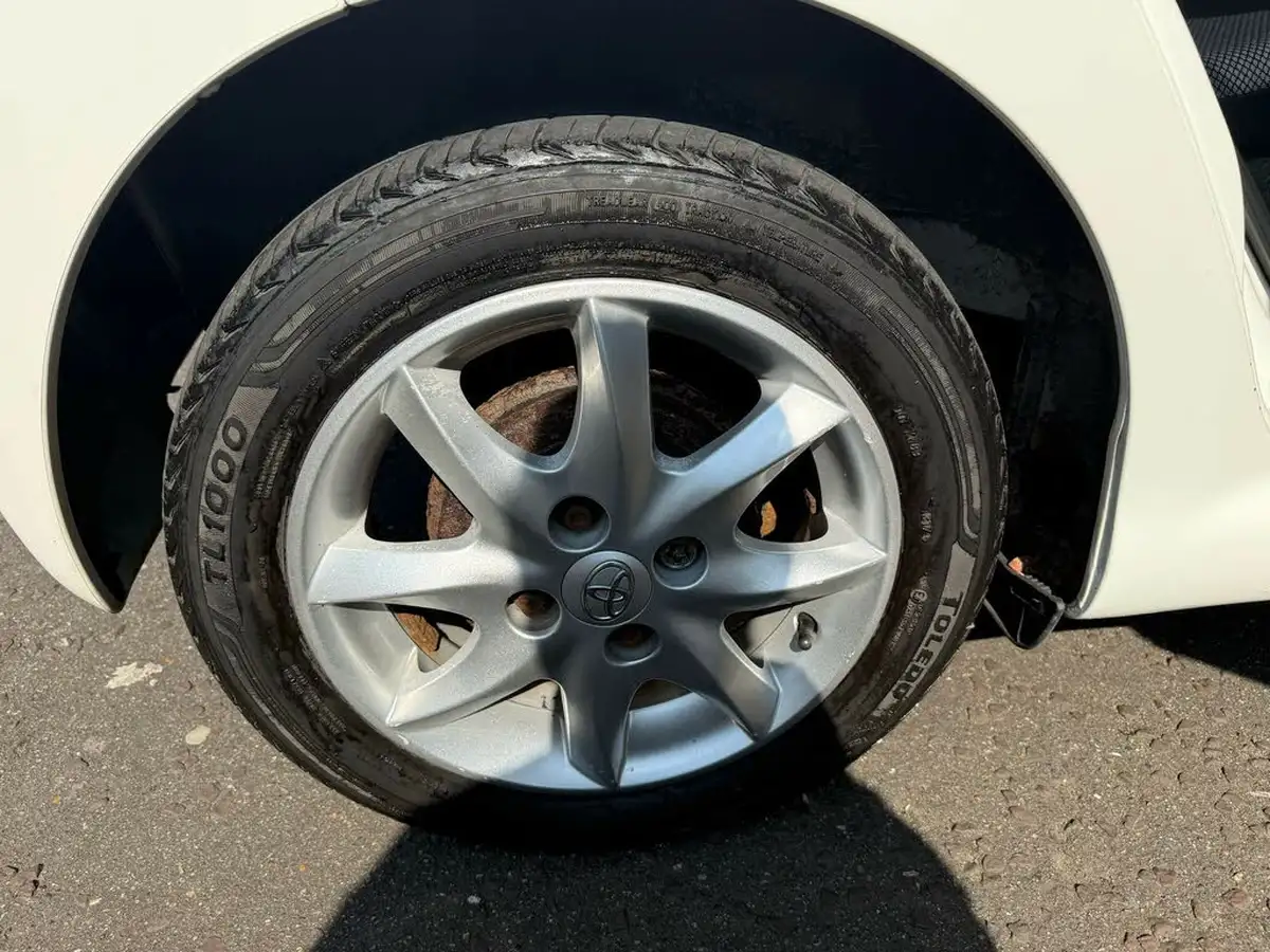 2013-toyota-aygo-10-mode-5d-big-15