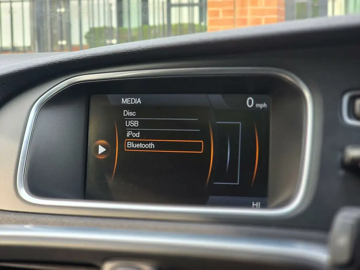 2014-volvo-v40-20td-d3-se-nav-big-26