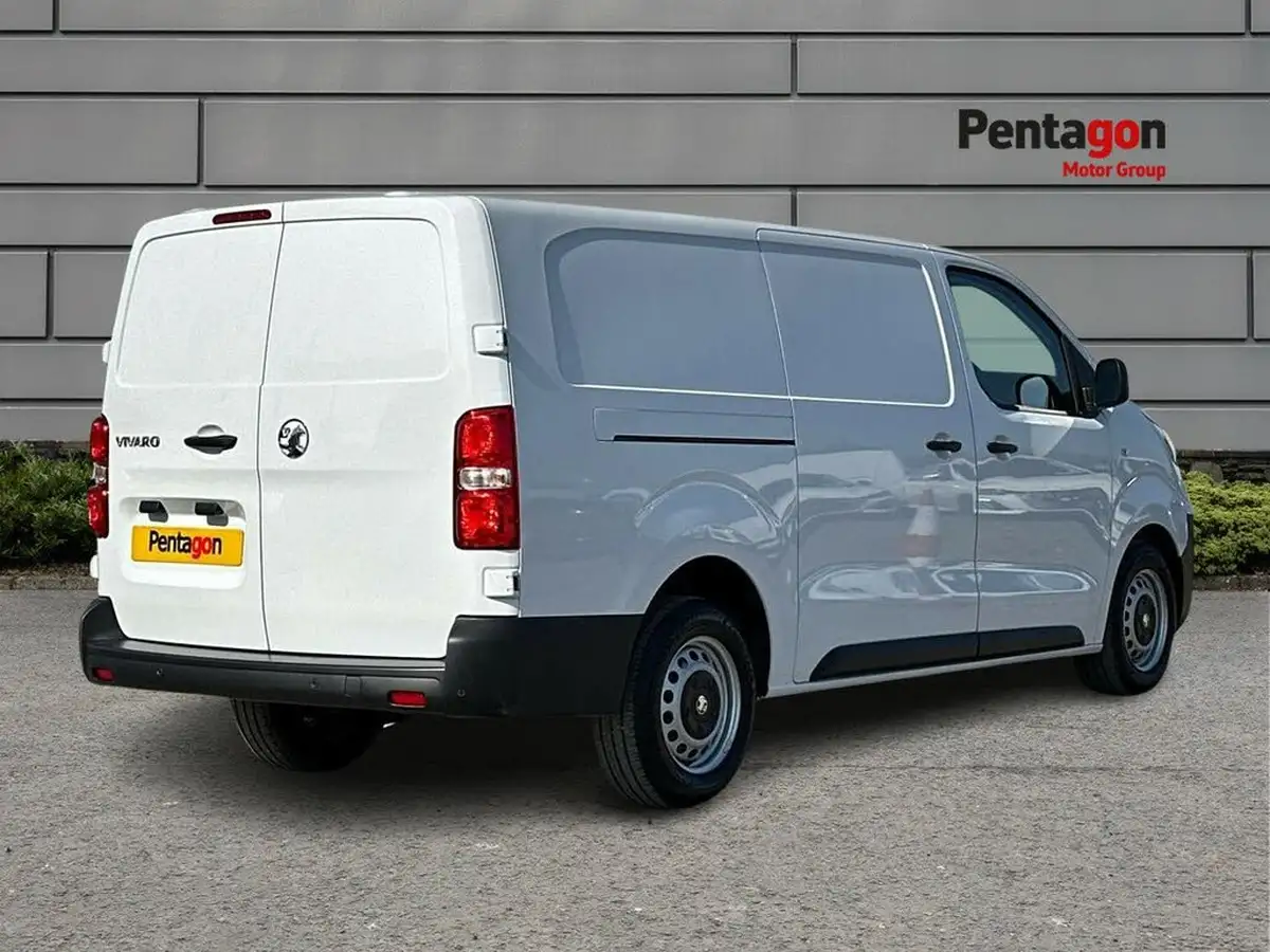 2025-vauxhall-vivaro-15td-prime-big-3