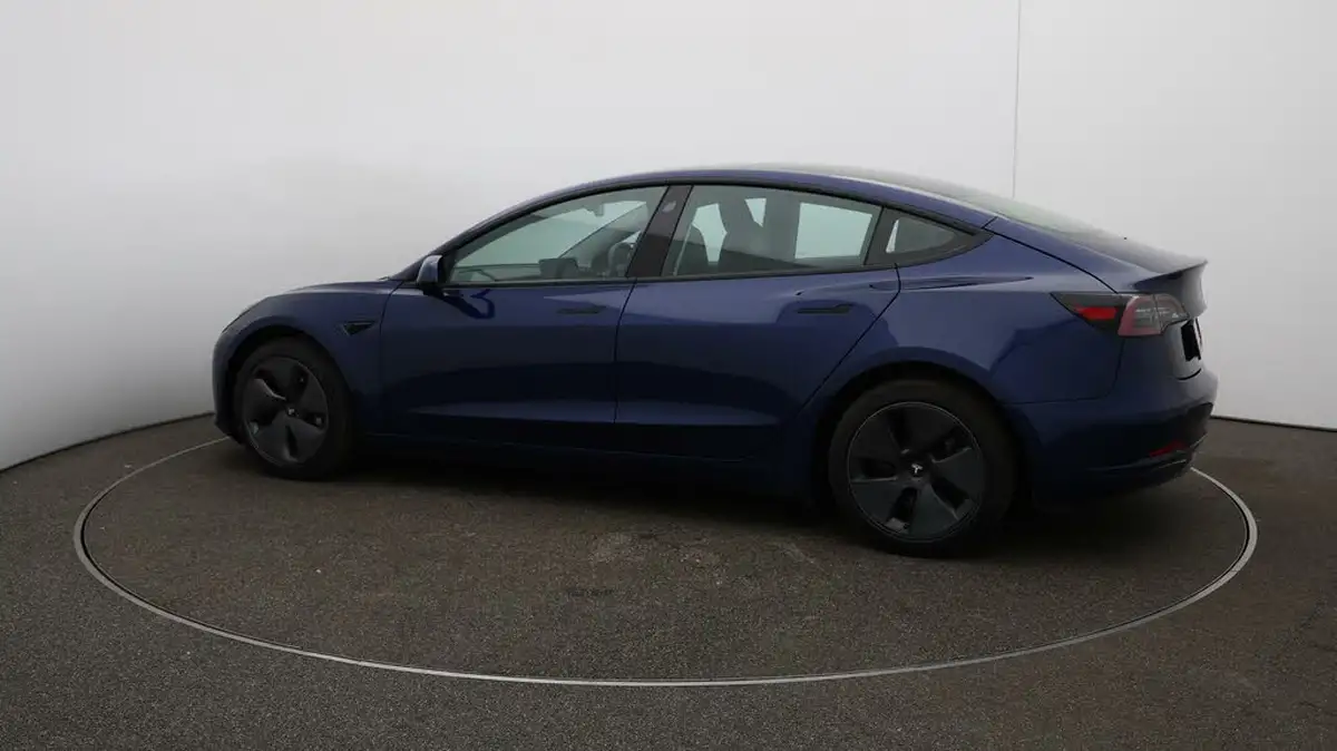 2020-tesla-model-3-e-long-range-big-39