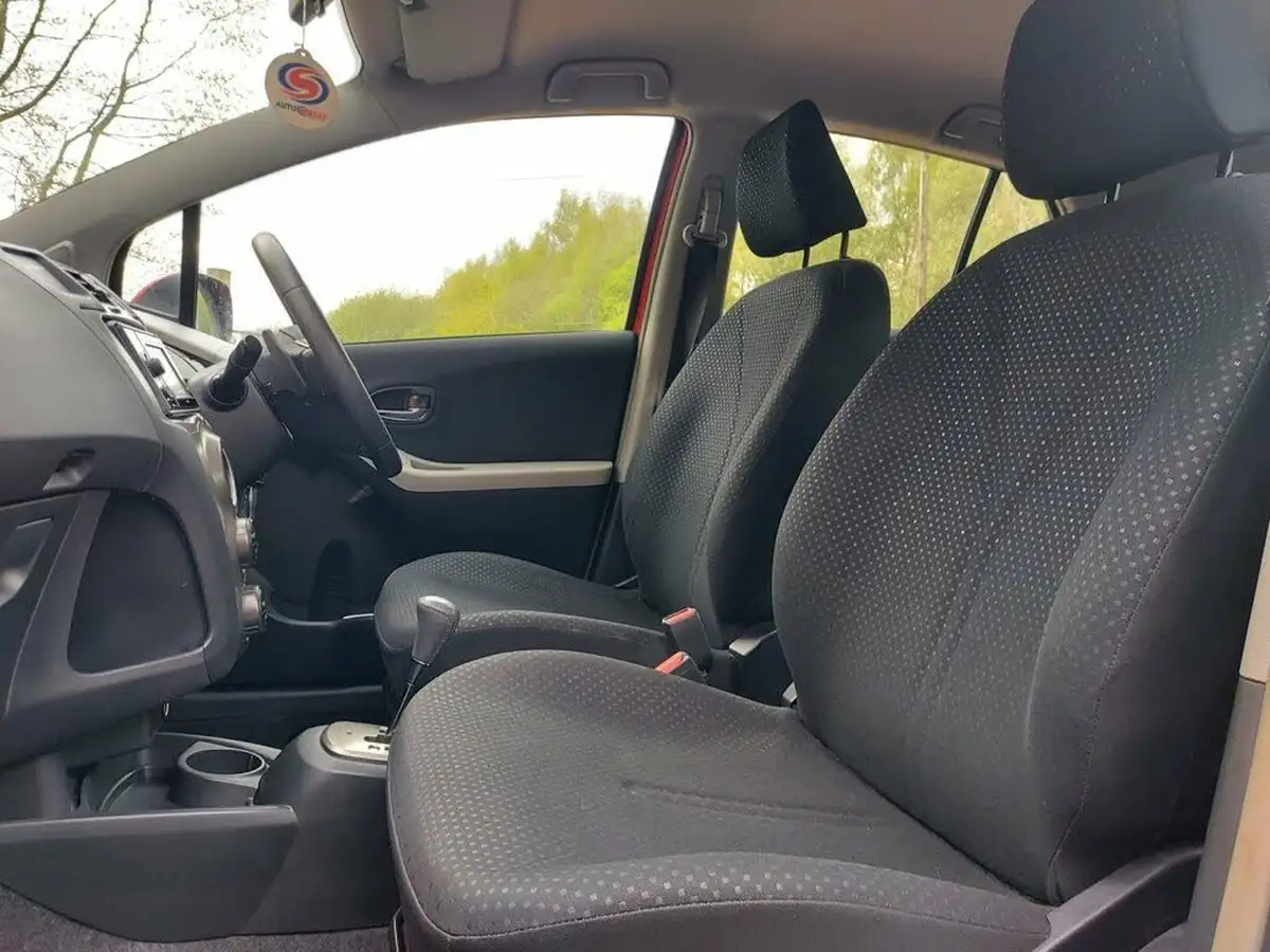 2011-toyota-yaris-133-t-spirit-101bhp-5d-mmt-big-15