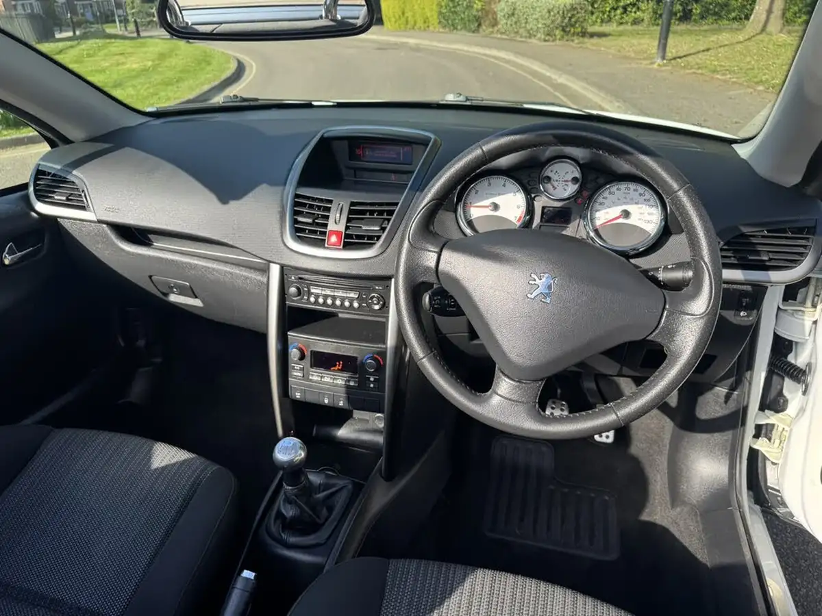 2010-peugeot-207-cc-16-gt-vti-120-09-big-9