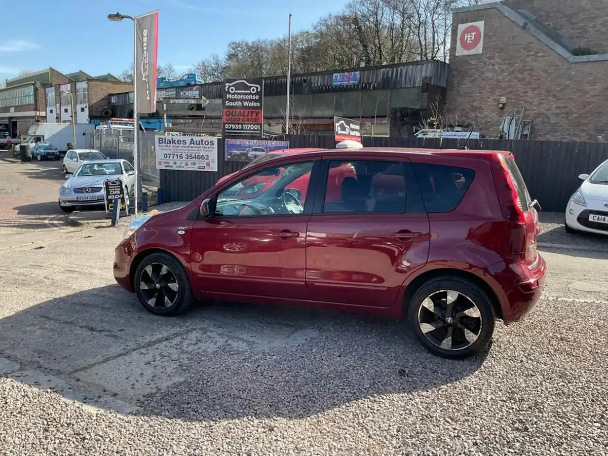 2012-nissan-note-15td-n-tec-big-73