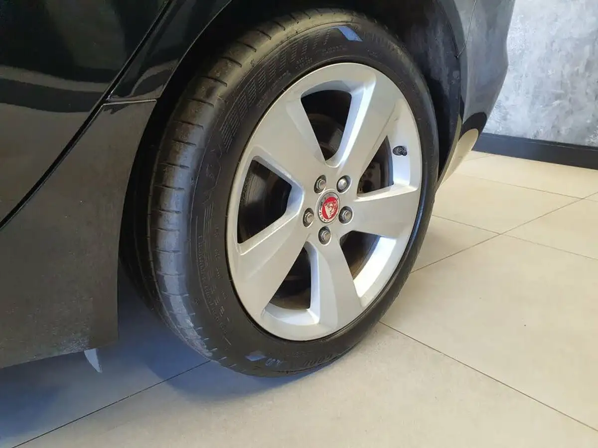 2016-jaguar-xf-20td-portfolio-180ps-auto-big-11