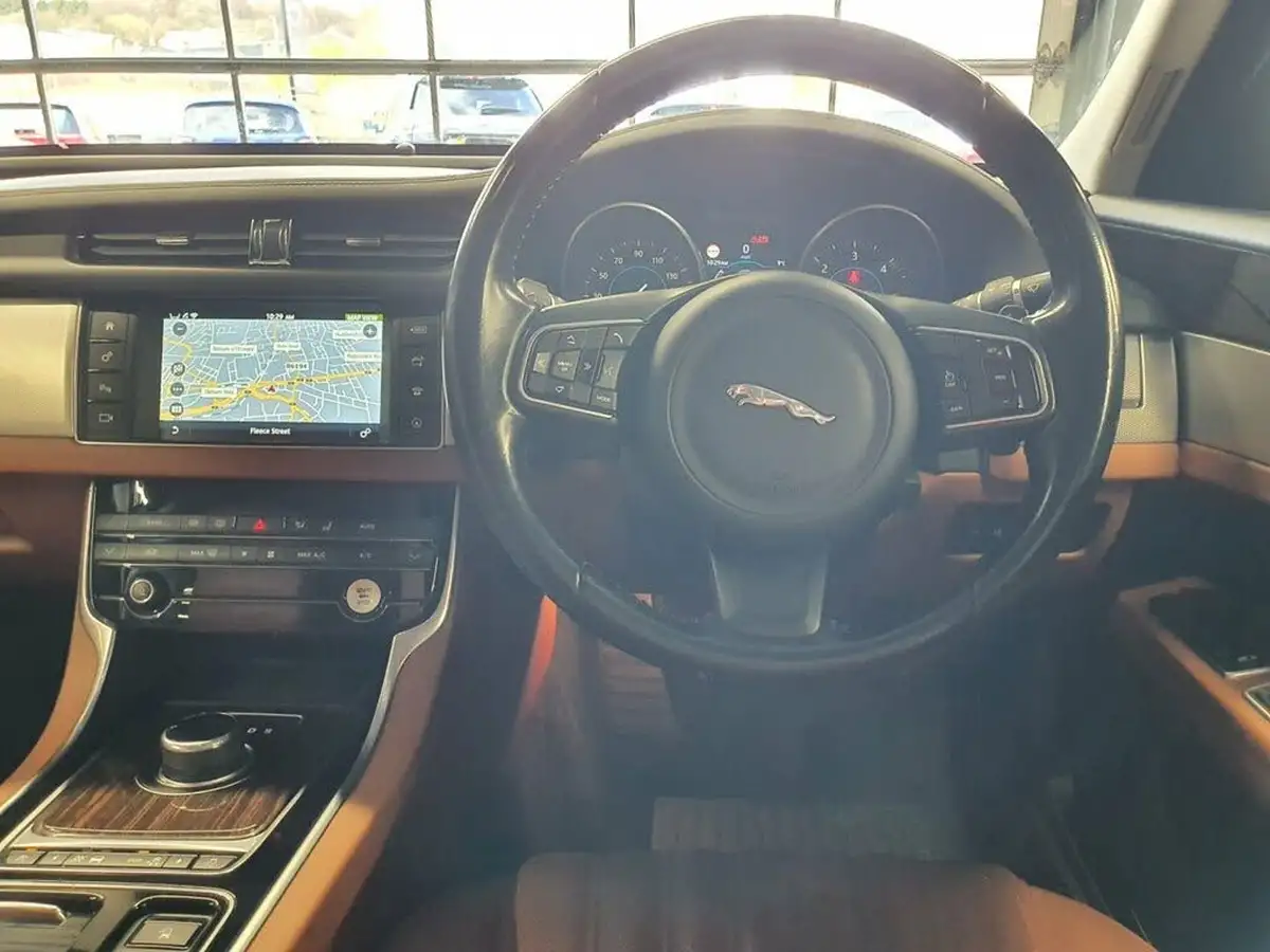 2016-jaguar-xf-20td-portfolio-180ps-auto-big-35