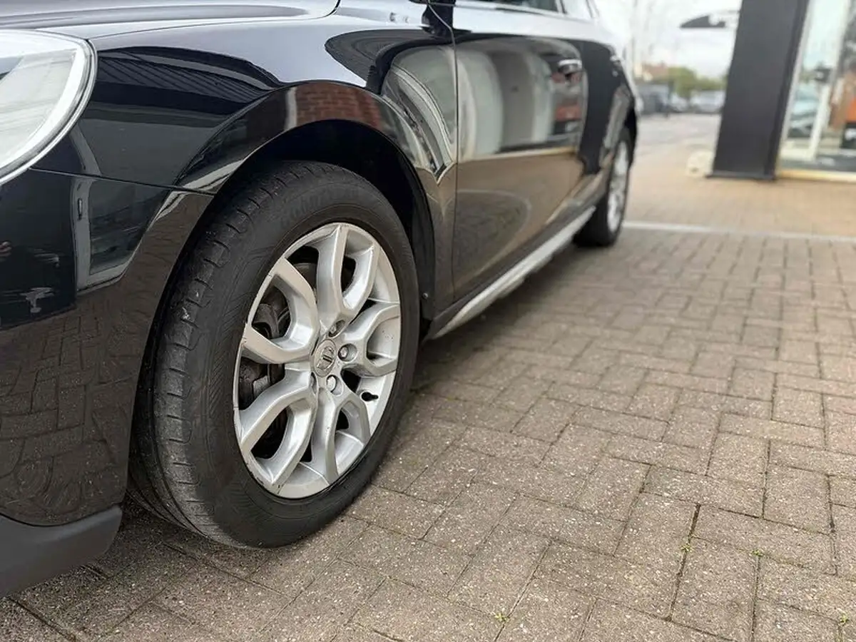 2018-volvo-v40-20td-d2-cross-country-pro-geartronic-big-10