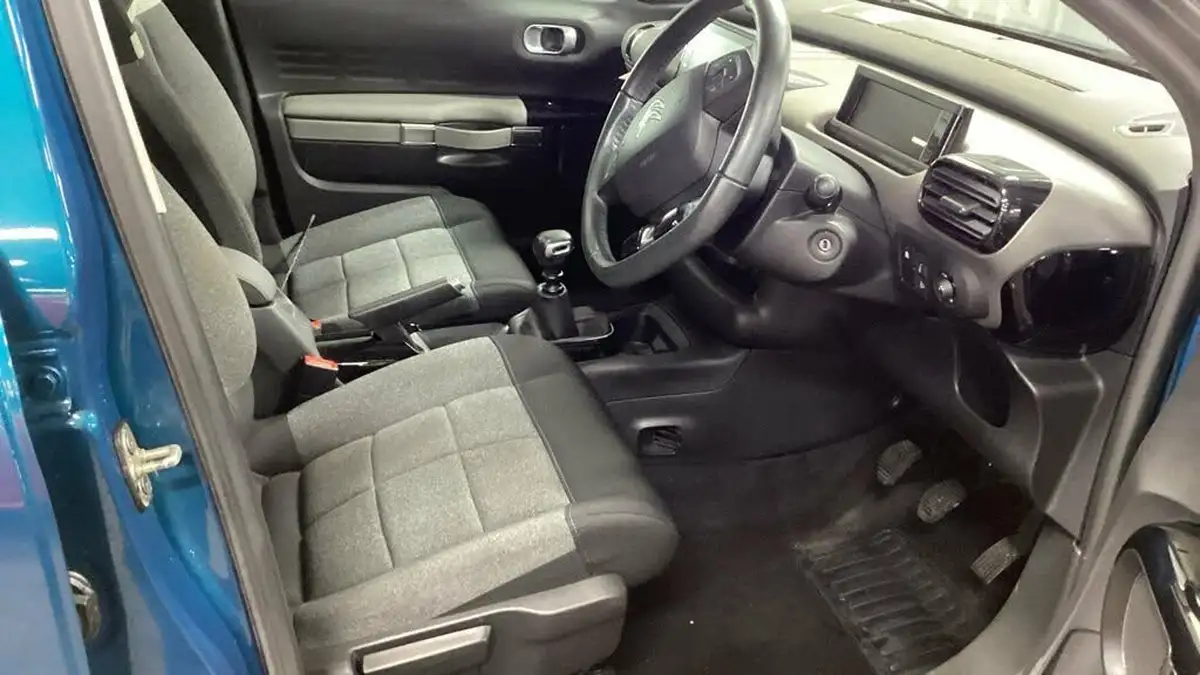 2018-citroen-c4-cactus-12-puretech-flair-130ps-big-2