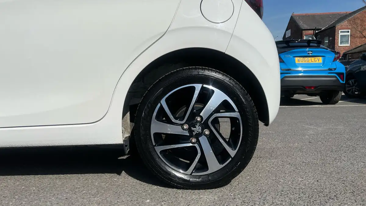 2019-peugeot-108-10-allure-ss-hatchback-5d-big-14