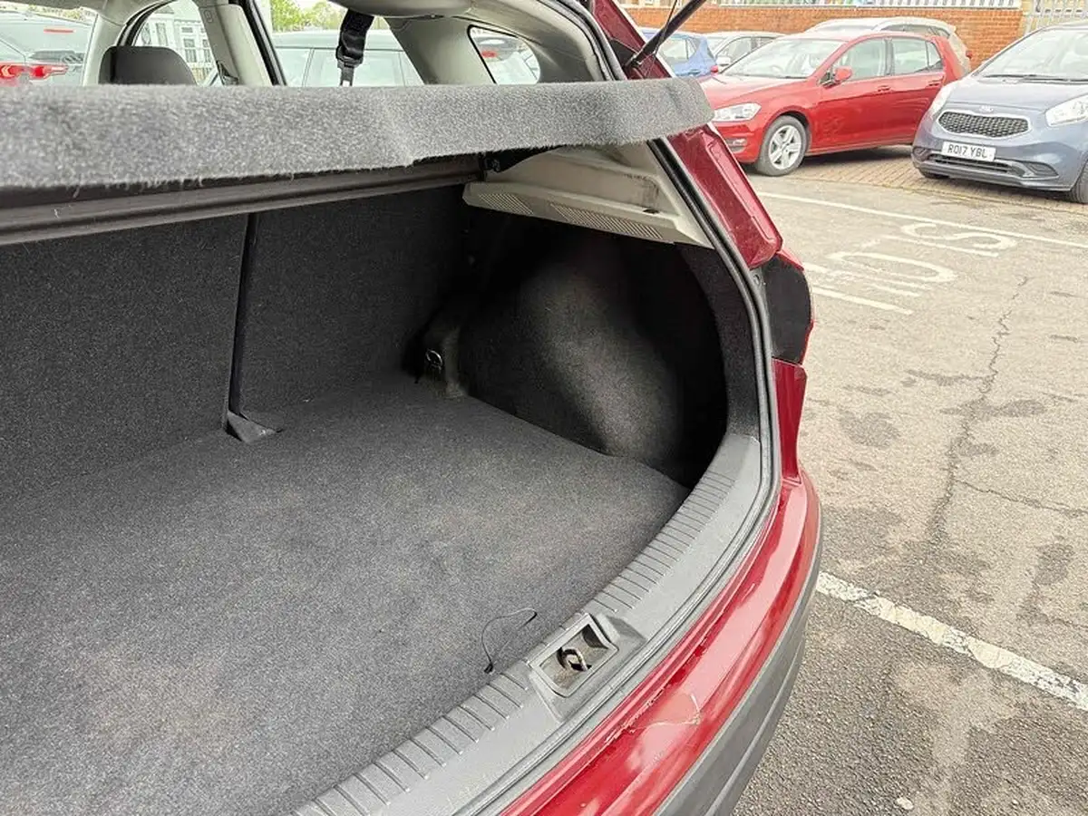 2012-nissan-qashqai-16-acenta-big-24