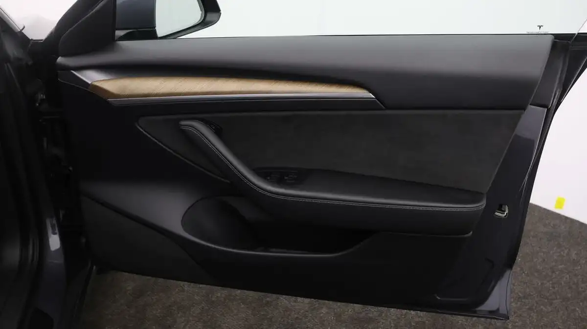 2021-tesla-model-3-e-long-range-4x4-big-14