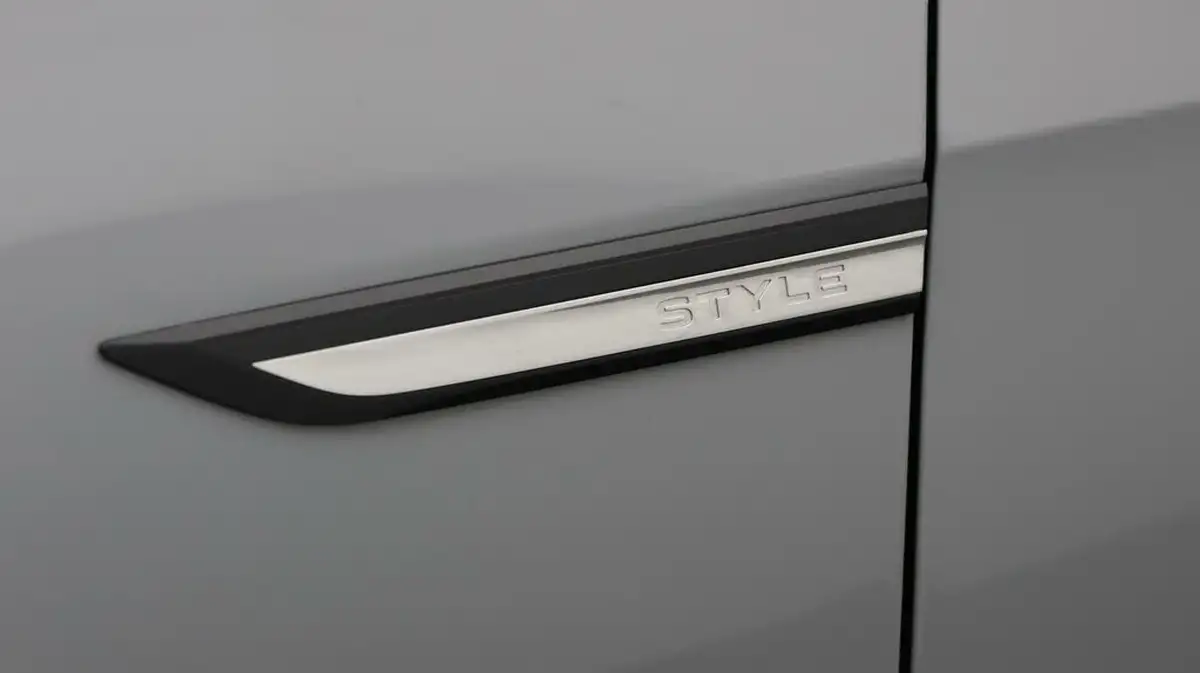 2020-volkswagen-golf-15-tsi-style-130ps-hatchback-big-20