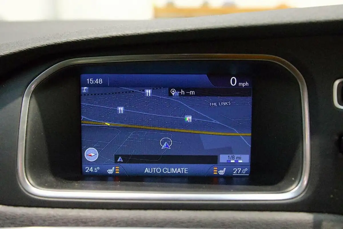 2014-volvo-v40-16td-d2-cross-country-lux-nav-big-25