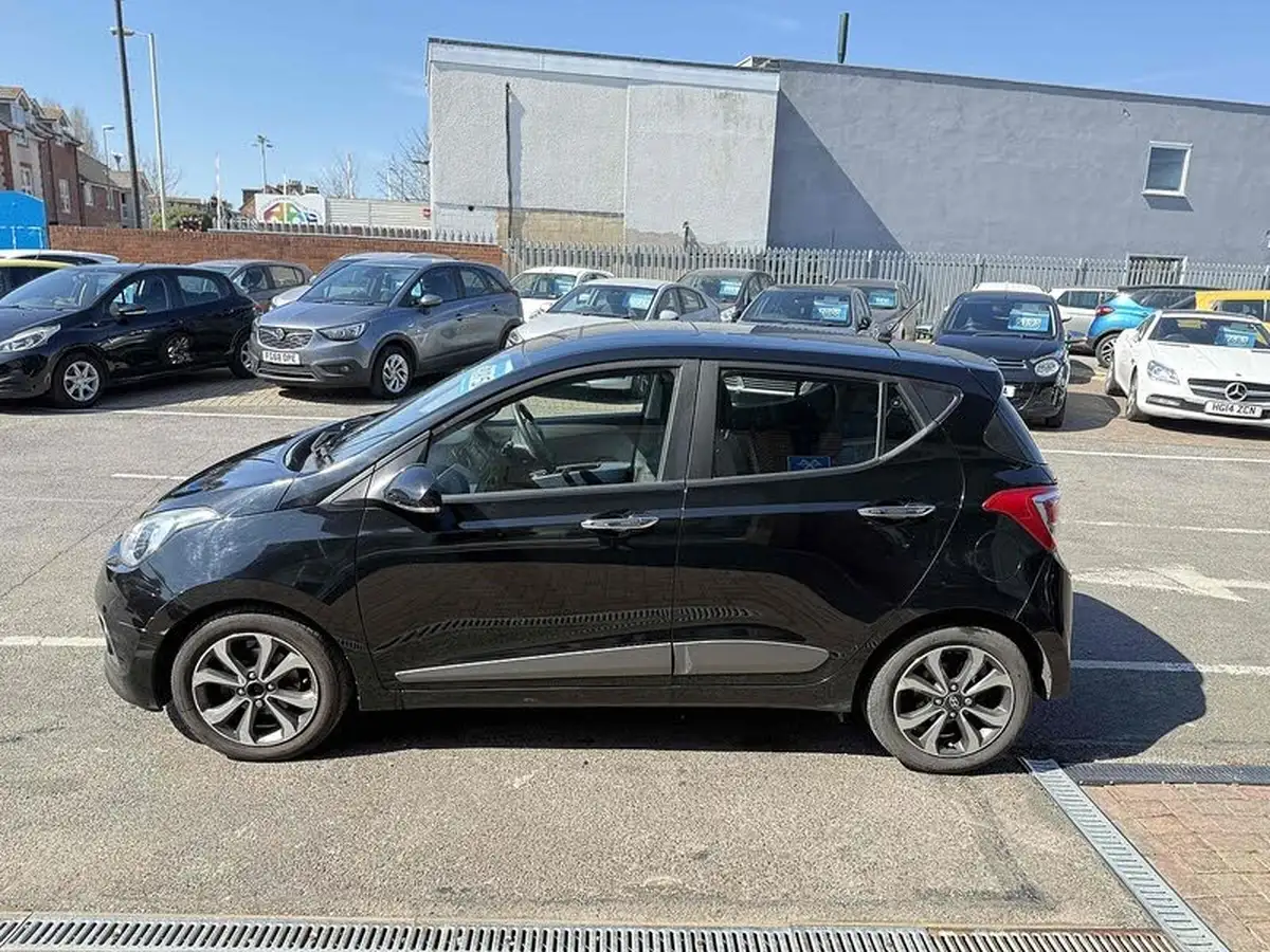 2016-hyundai-i10-12-premium-se-big-3