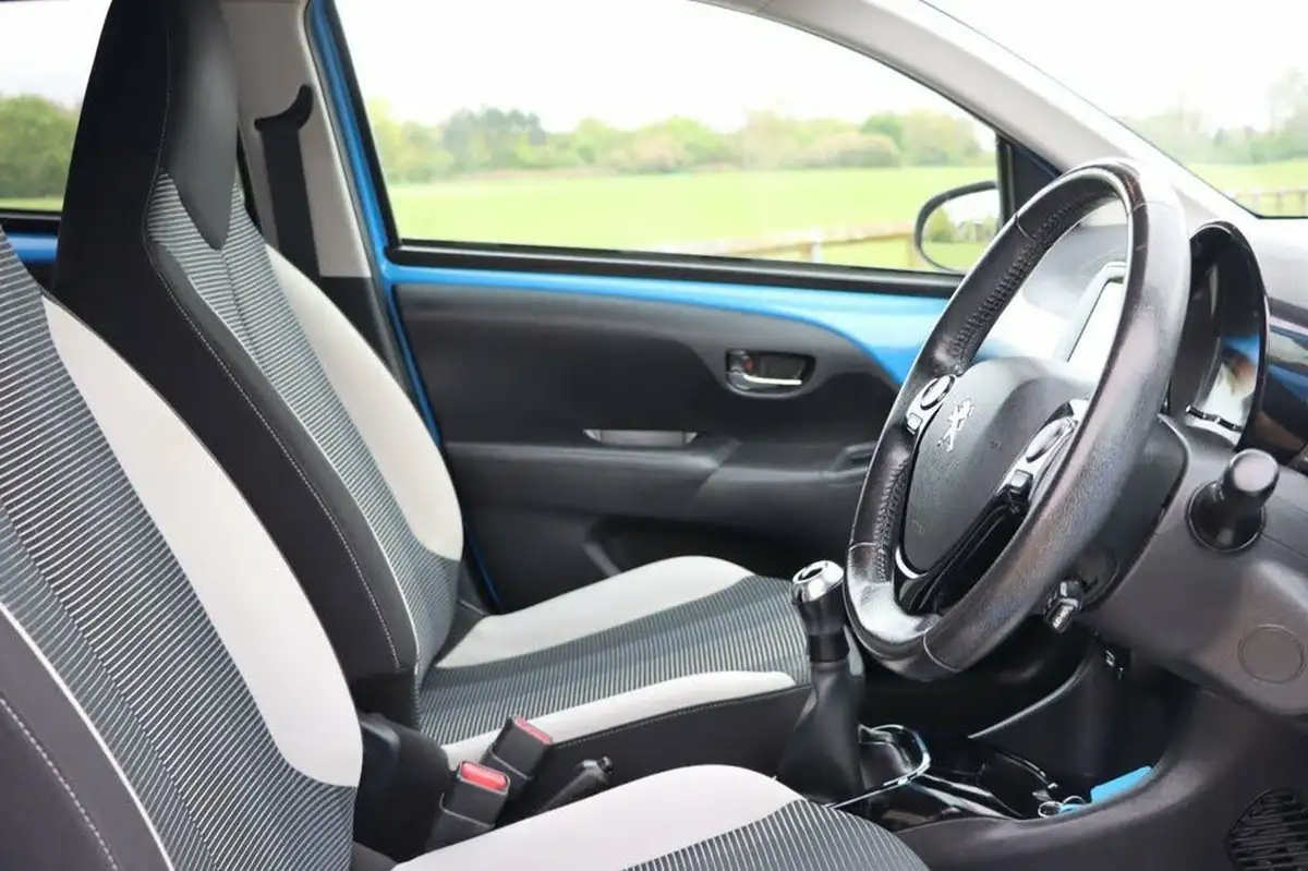 2016-peugeot-108-12-puretech-allure-top-5d-big-11