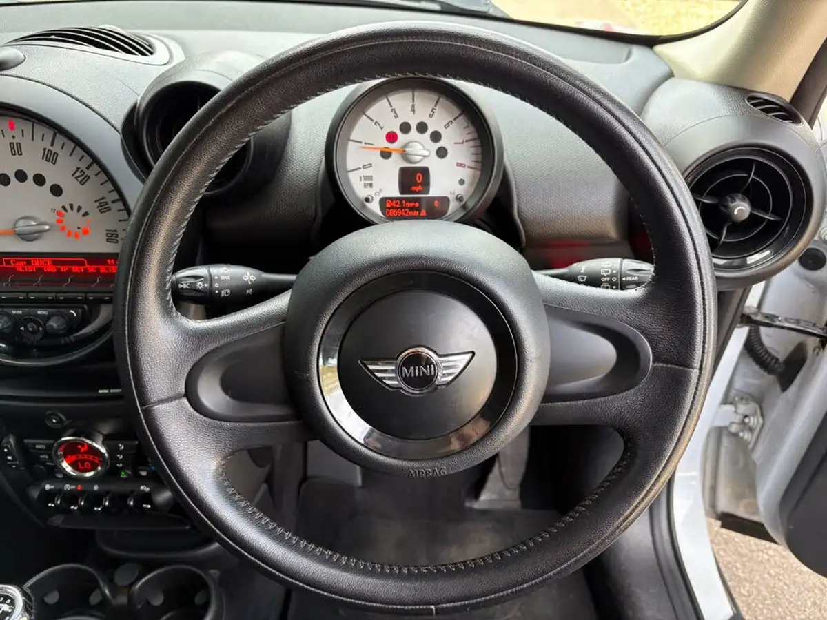 2014-mini-paceman-16-cooper-big-15