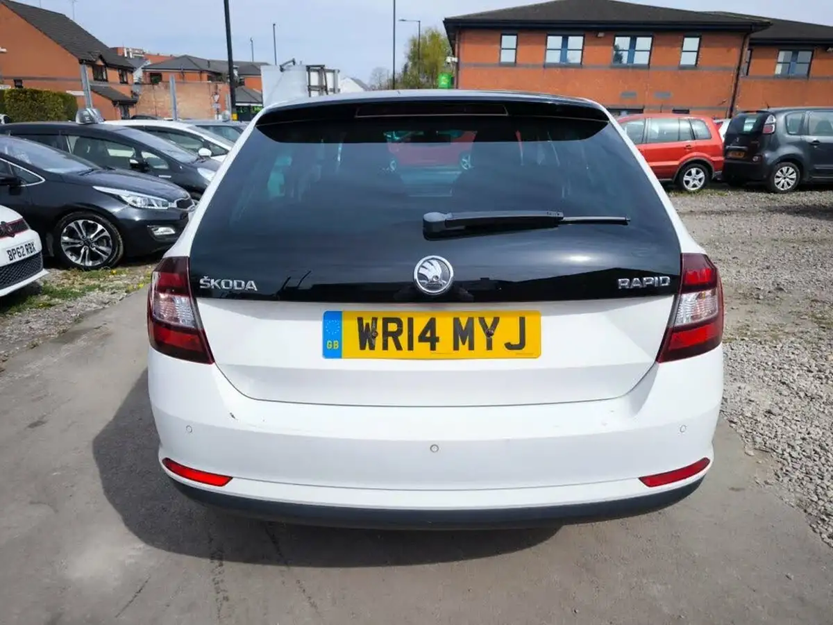 2014-skoda-rapid-spaceback-14-elegance-greentech-big-23