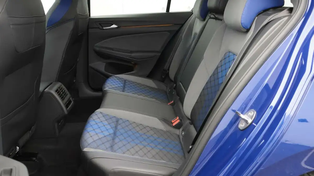 2023-volkswagen-golf-20-tsi-r-320ps-hatchback-big-16