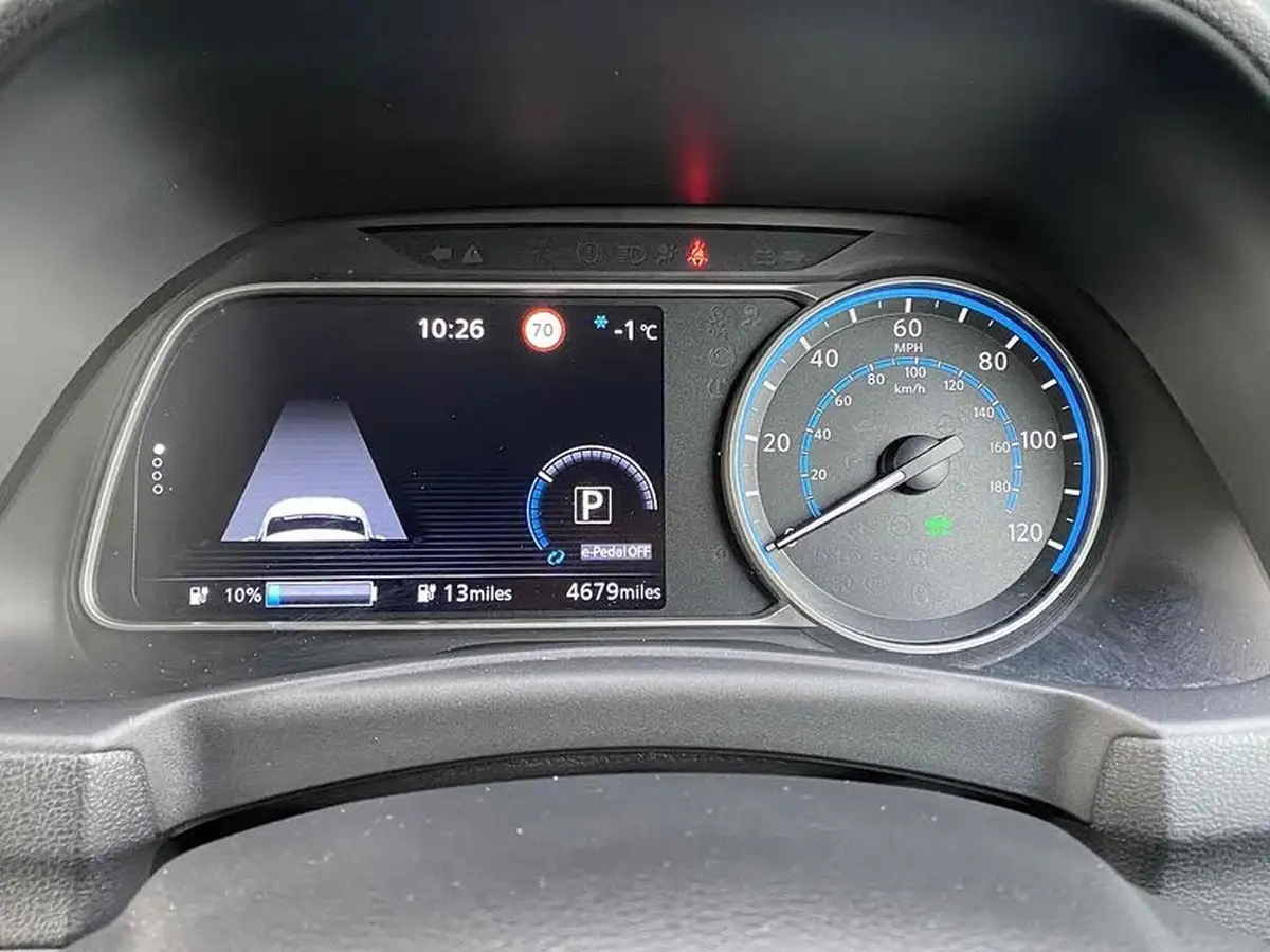 2024-nissan-leaf-e-tekna-39kwh-big-47
