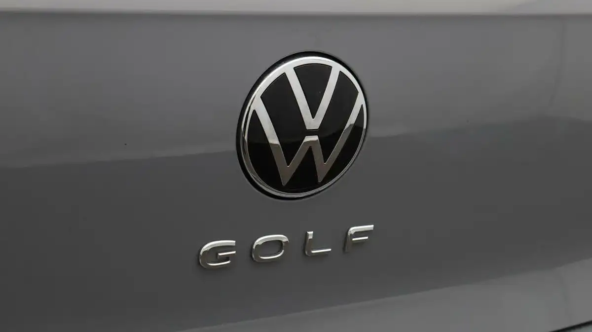 2022-volkswagen-golf-20tdi-life-hatchback-big-20