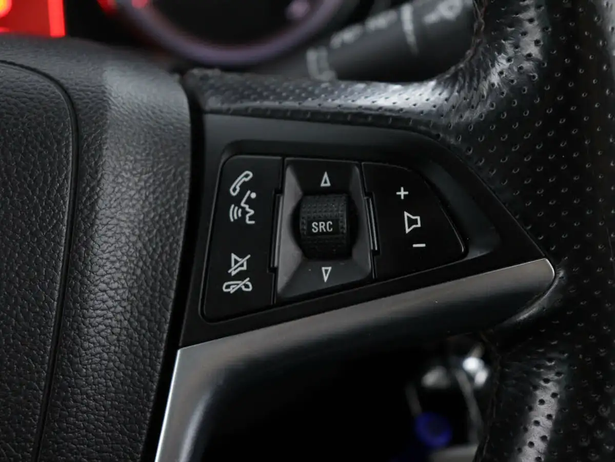 2014-vauxhall-zafira-tourer-20cdti-sri-big-26