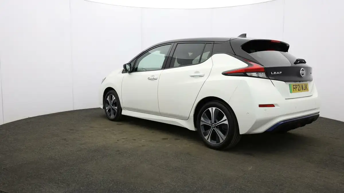 2021-nissan-leaf-e-tekna-big-46