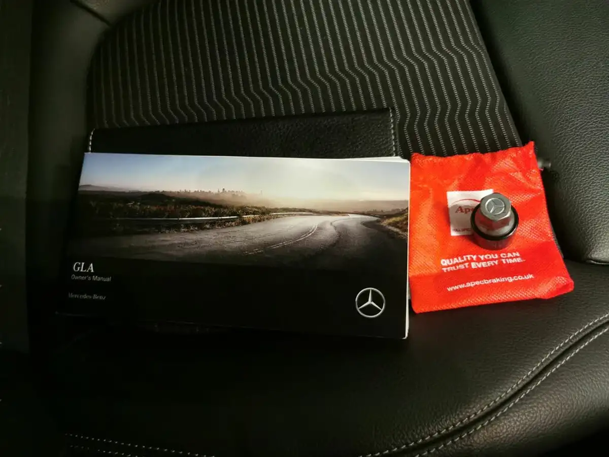 2020-mercedes-benz-gla-class-13-gla-200-sport-executive-big-29