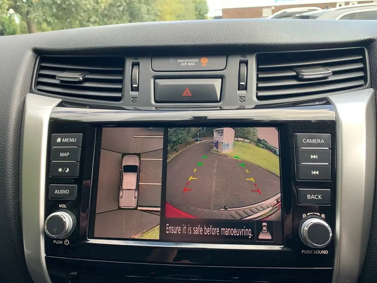 2019-nissan-navara-23dci-tt-tekna-8-navileather-auto-big-11