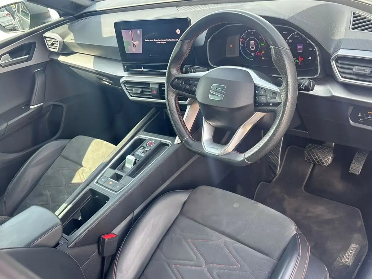 2021-seat-leon-14-e-hybrid-fr-sport-estate-big-4