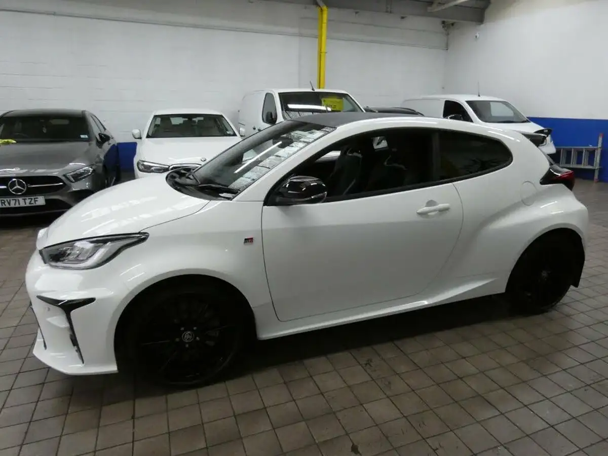 2021-toyota-yaris-16-gr-convenience-pack-big-18