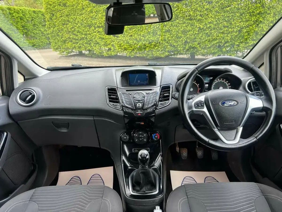 2016-ford-fiesta-10t-zetec-100ps-ecoboost-ss-5d-big-2