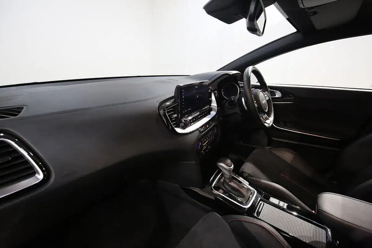 2021-kia-pro-ceed-16-t-gdi-gt-big-18