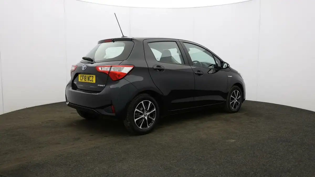 2018-toyota-yaris-15-vvt-i-icon-tech-98bhp-hybrid-1497cc-e-cvt-big-49
