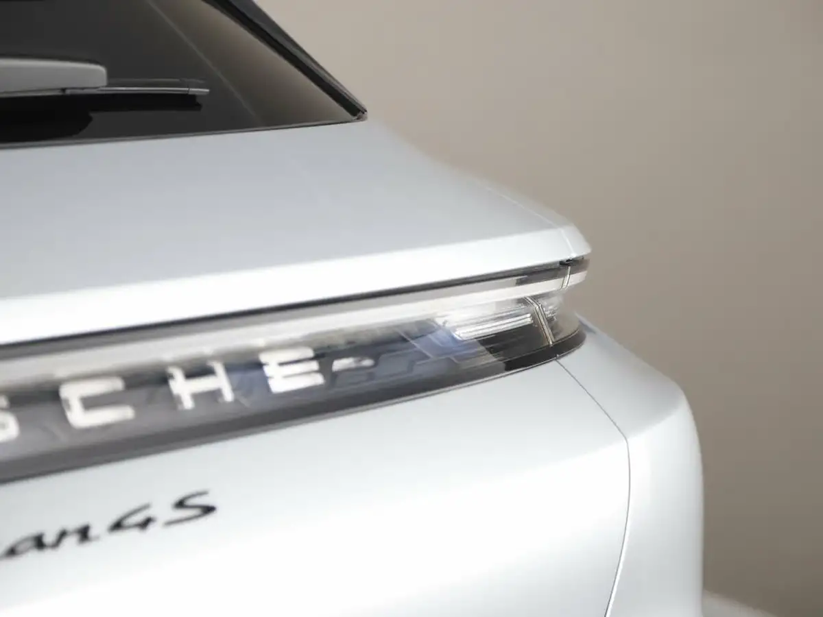 2023-porsche-taycan-e-4s-cross-turismo-big-33