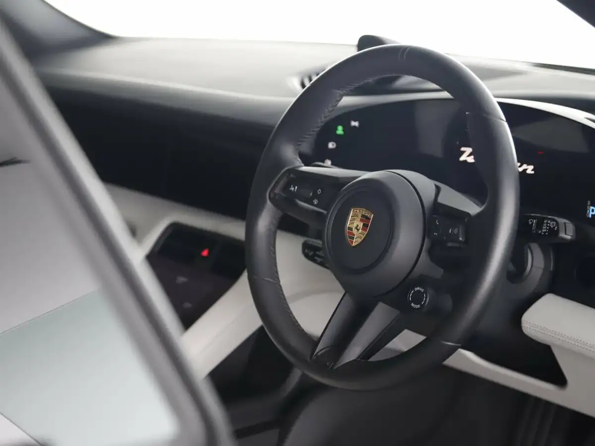 2023-porsche-taycan-e-4s-cross-turismo-big-9