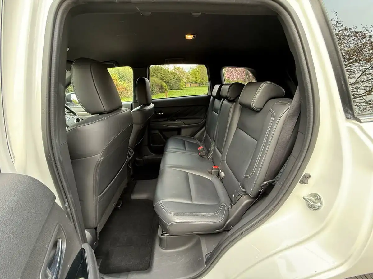 2019-mitsubishi-outlander-24-4h-phev-big-29